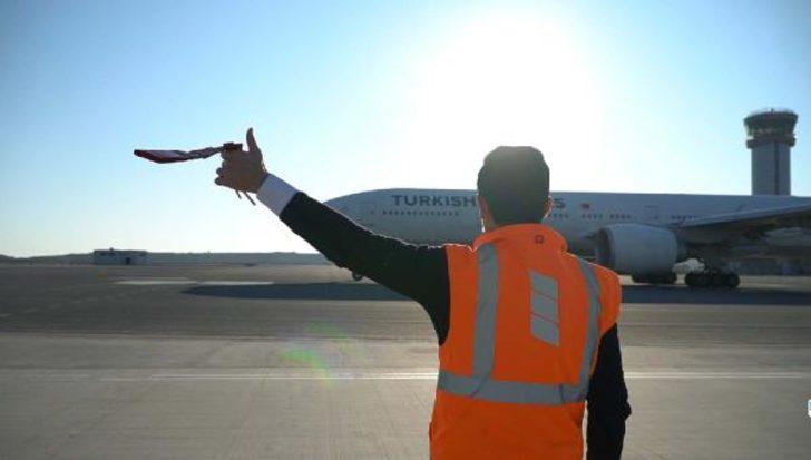 THY uçağından gökyüzünde Türk Bayrağı G4