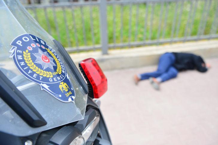 Sokağa çıkma yasağında kaldırımda sızdı G2