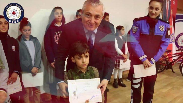 Elazığ polisinden, 23 Nisan klibi G1