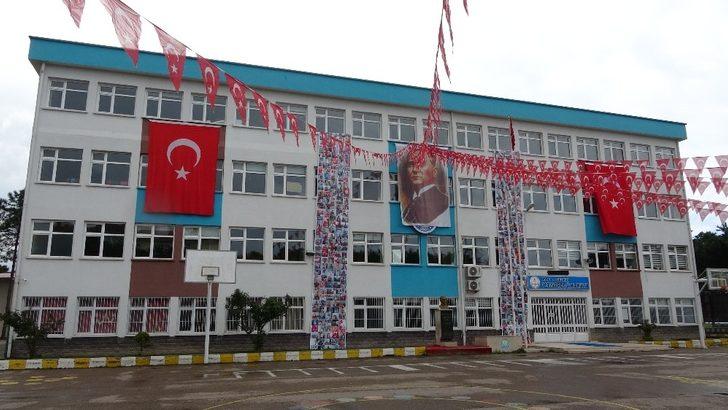 Çocukların bayram kutlamaları oluşturulan posterlerle sergilendi G1