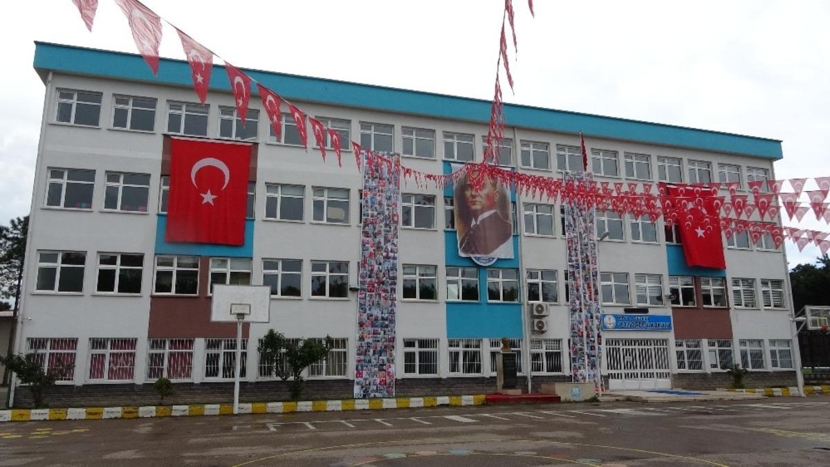 &Ccedil;ocukların bayram kutlamaları oluşturulan posterlerle sergilendi