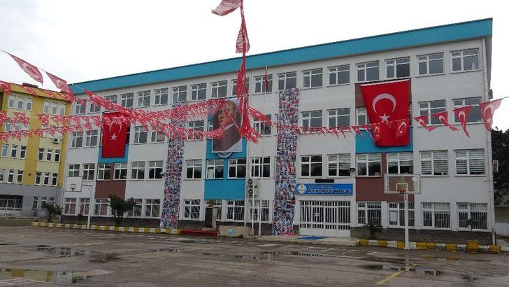 Çocukların bayram kutlamaları oluşturulan posterlerle sergilendi G5