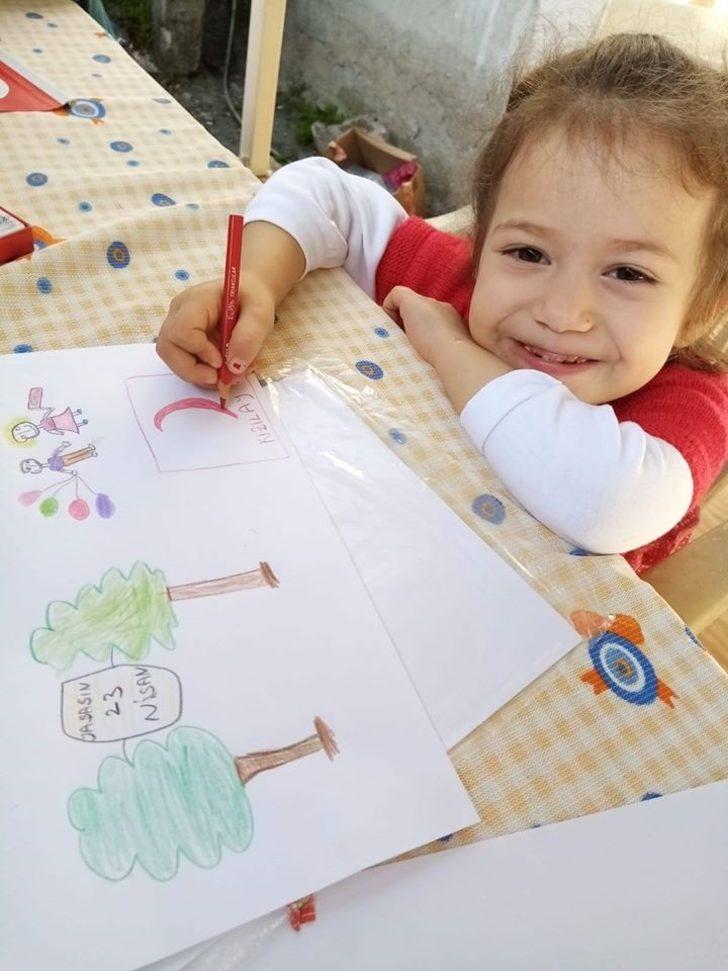 Vefa Sosyal Destek Grubu çocuklara Türk Bayrağı dağıttı G3