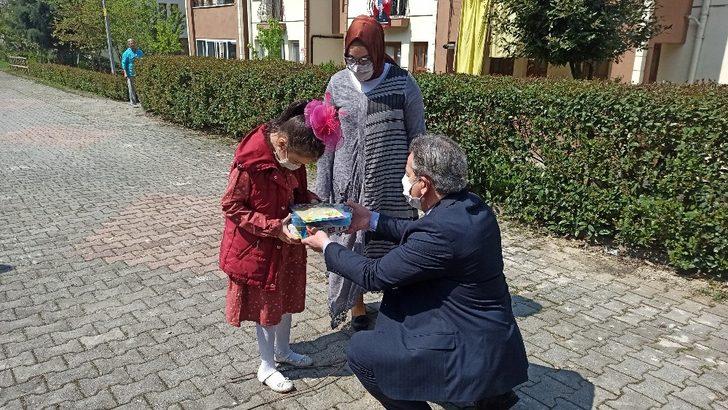 Özel çocuğun doğum gününü öğretmeni unutmadı G1