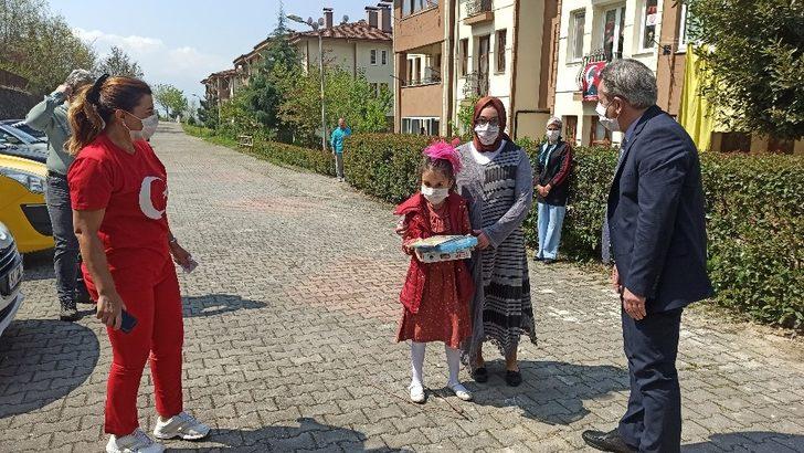 Özel çocuğun doğum gününü öğretmeni unutmadı G2