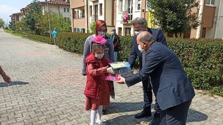 Özel çocuğun doğum gününü öğretmeni unutmadı G3