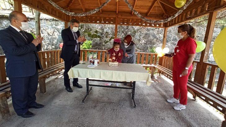 Özel çocuğun doğum gününü öğretmeni unutmadı G4