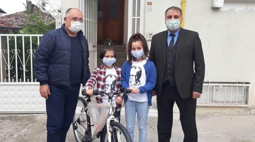 Sokakta dolaşmadılar, koronaya bulaşmadılar, &ouml;d&uuml;l&uuml; kaptılar