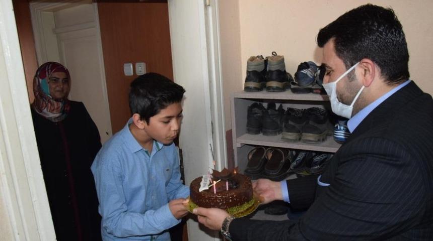 Başkan B&uuml;n&uuml;l&rsquo;den 7 sınıf &ouml;ğrencisine s&uuml;rpriz doğum g&uuml;n&uuml;