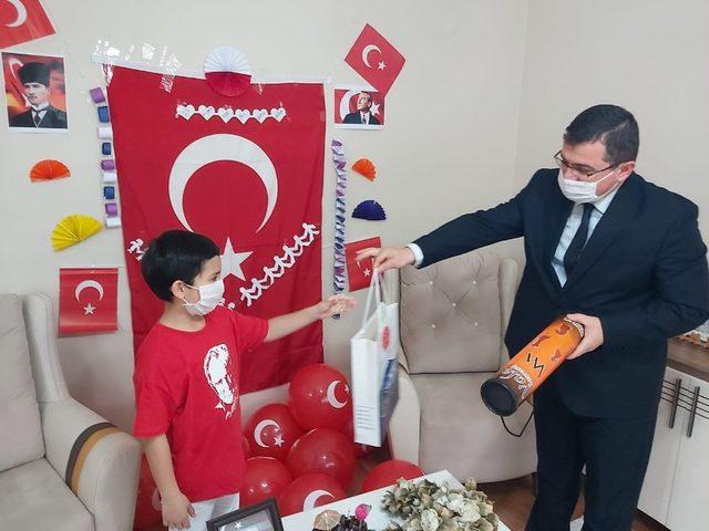 Şehit çocuğuna sürpriz doğum günü kutlaması