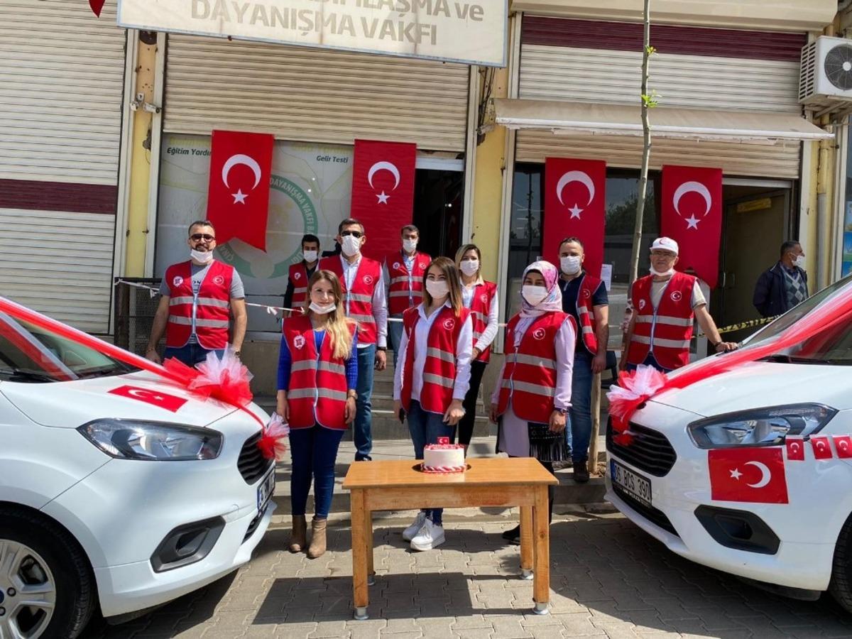 &Ccedil;ınar&rsquo;da sokağa &ccedil;ıkamayan &ccedil;ocukların doğum g&uuml;nleri kutlandı