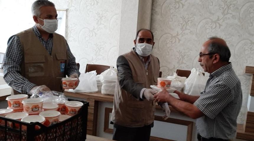 Beşir Derneği sağlık çalışanlarını yalnız bırakmadı