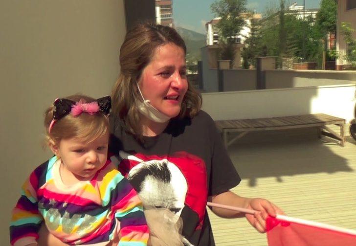 Polisler teslim etti! Minik Efe'nin hediyesi annesini gözyaşlarına boğdu G1