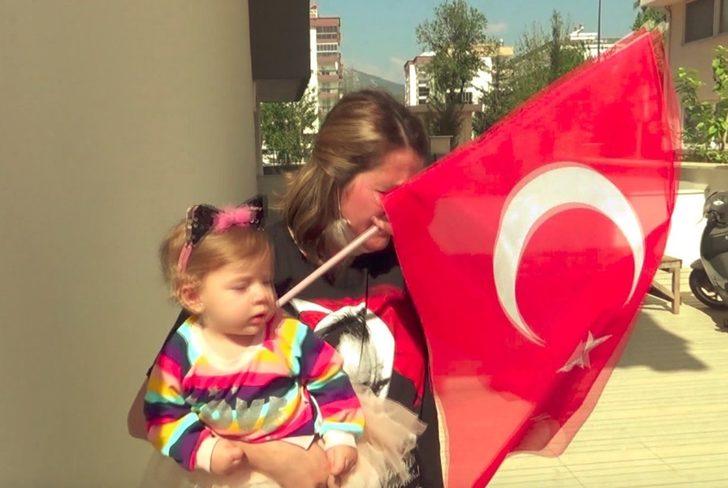 Polisler teslim etti! Minik Efe'nin hediyesi annesini gözyaşlarına boğdu G2