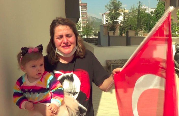 Polisler teslim etti! Minik Efe'nin hediyesi annesini gözyaşlarına boğdu G3