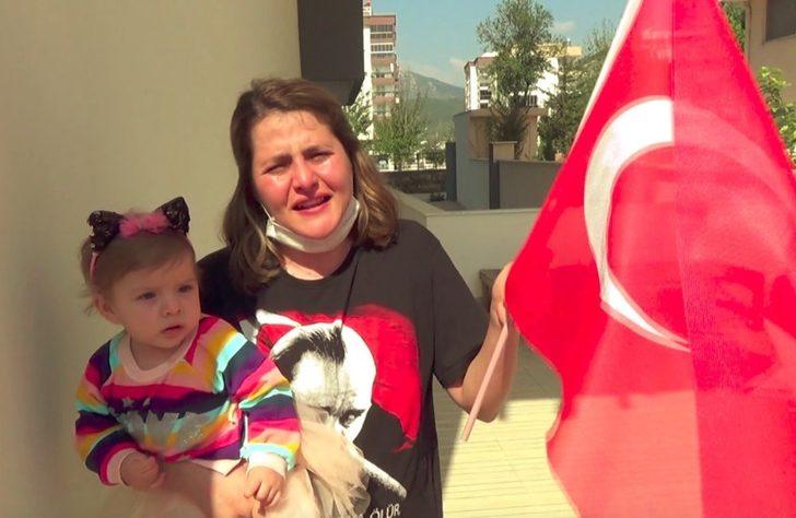 Polisler teslim etti! Minik Efe'nin hediyesi annesini gözyaşlarına boğdu G4