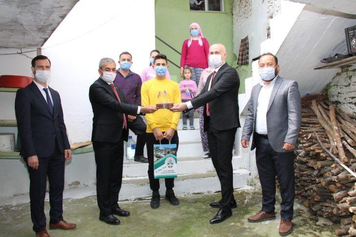 Başkan Kaplan ve Arıkoğlu’ndan 23 Nisan’da doğum günü sürprizi G2