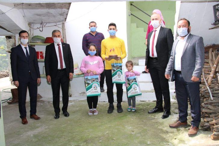 Başkan Kaplan ve Arıkoğlu’ndan 23 Nisan’da doğum günü sürprizi G3