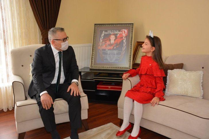 Niğde Valisi Şimşek, çocukların bayramını kutladı G2