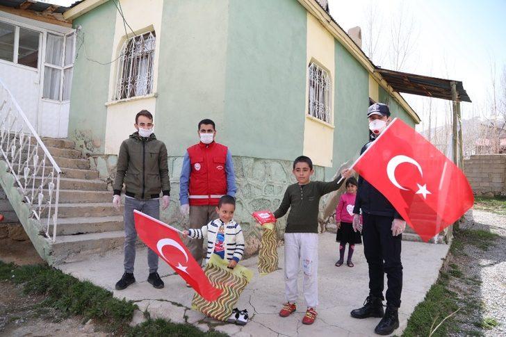 Başkale’de çocuklara 23 Nisan sürprizi G3