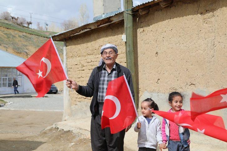 Başkale’de çocuklara 23 Nisan sürprizi G4