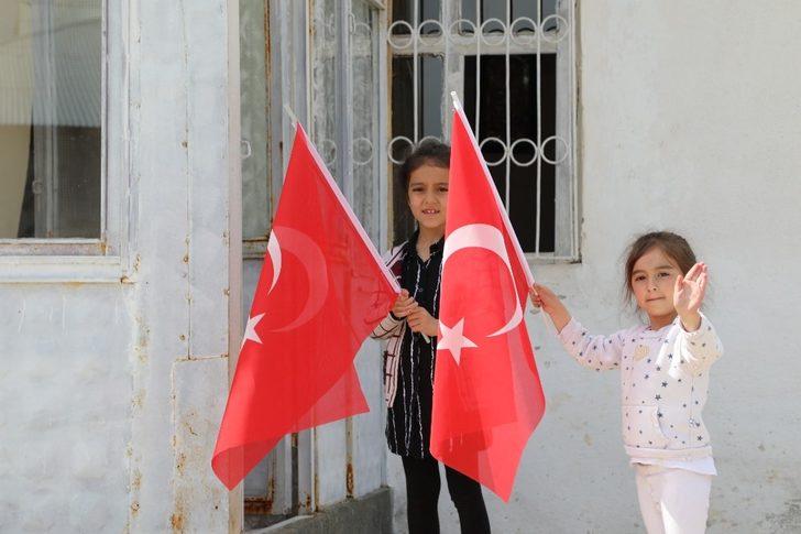 Başkale’de çocuklara 23 Nisan sürprizi G5