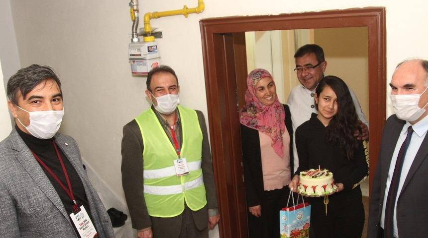 Talas&rsquo;ta 23 Nisan &ccedil;ocuklarına s&uuml;rpriz doğumg&uuml;n&uuml;