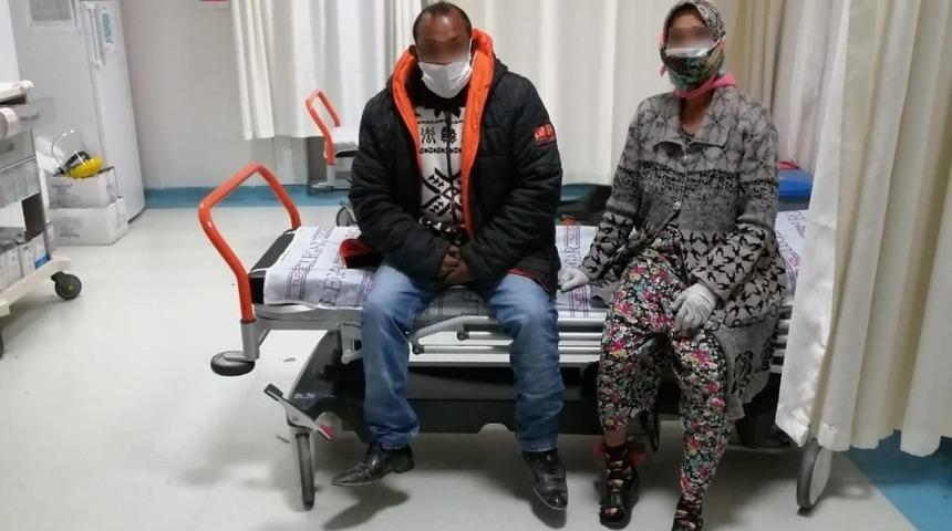 Ev karantinasından ka&ccedil;an aile jandarmaya yakalandı