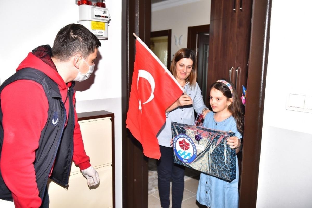 23 Nisan sabahına s&uuml;prizle uyandılar