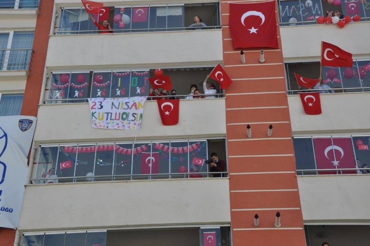 &Ccedil;ocukların "23 Nisan" bayramı s&uuml;rprizlerle kutlandı