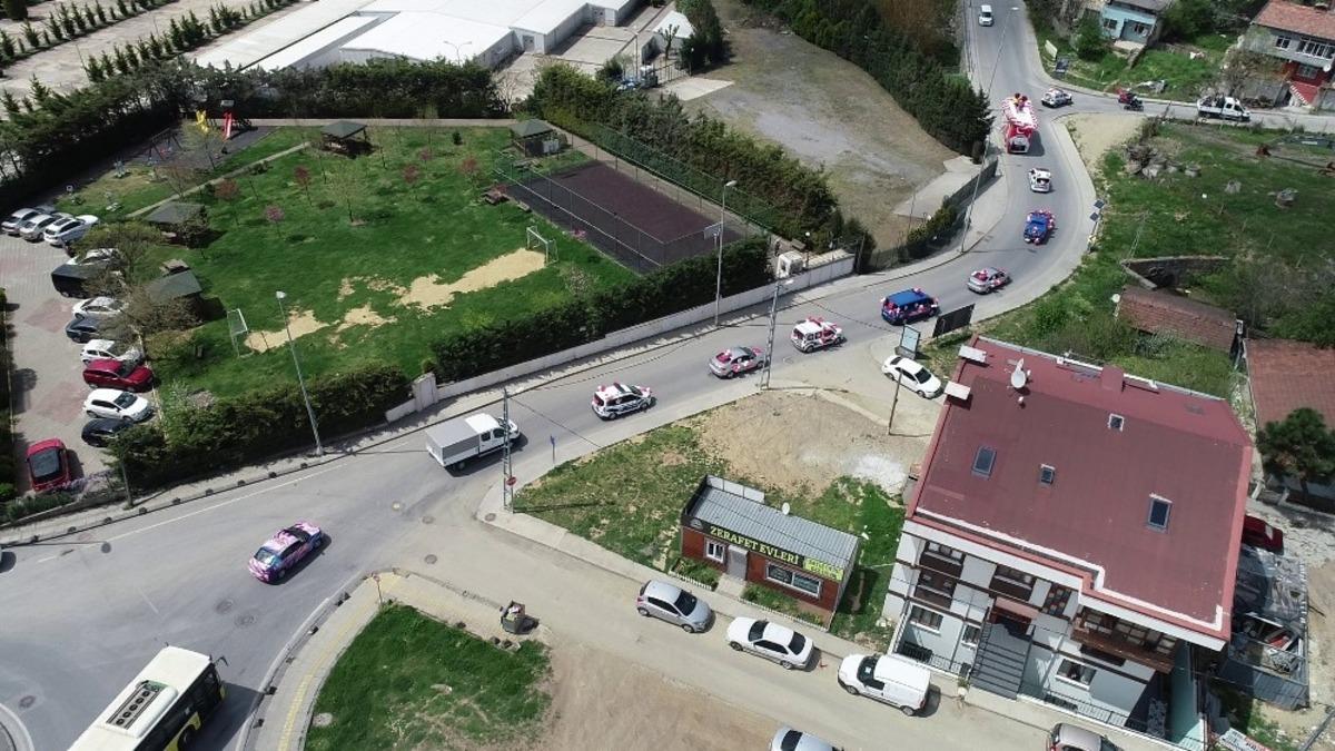 &Ccedil;ekmek&ouml;y&rsquo;de polis, zabıta ve jandarma ara&ccedil;larıyla yapılan 23 Nisan konvoyu havadan g&ouml;r&uuml;nt&uuml;lendi