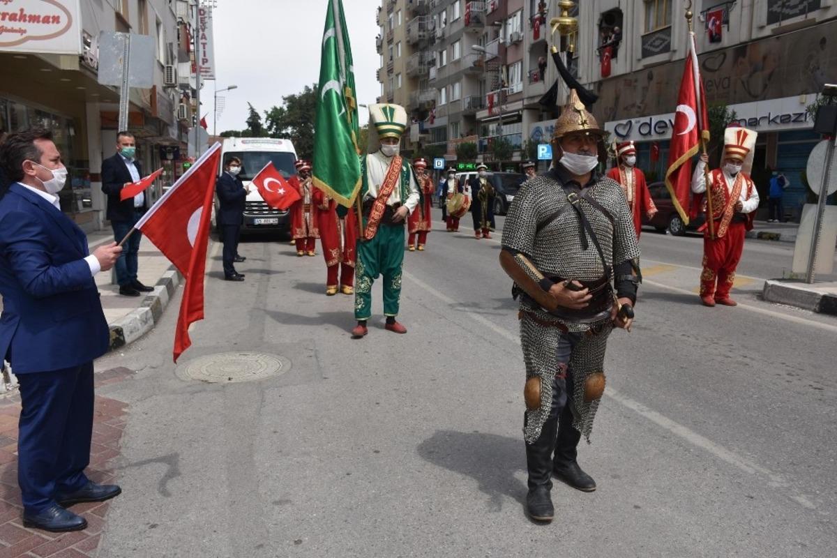 Şehzadeler&rsquo;de 23 Nisan eğlenceleri vatandaşın ayağına gitti