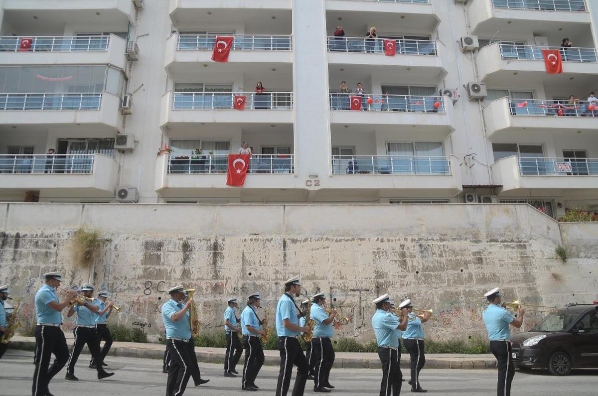 23 Nisan, Kuşadası&rsquo;nın 23 mahallesinde coşkuyla kutlandı
