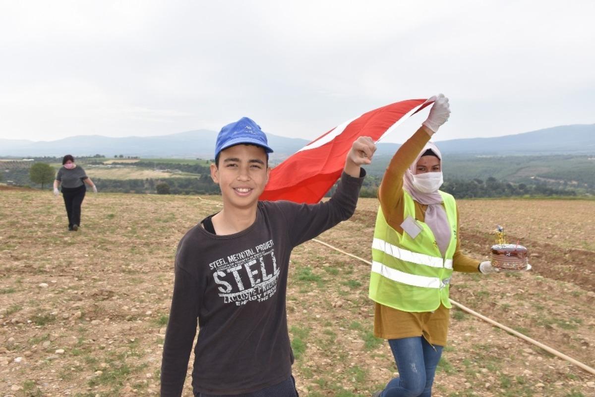 23 Nisan&rsquo;da &ccedil;ifte mutluluk yaşadılar