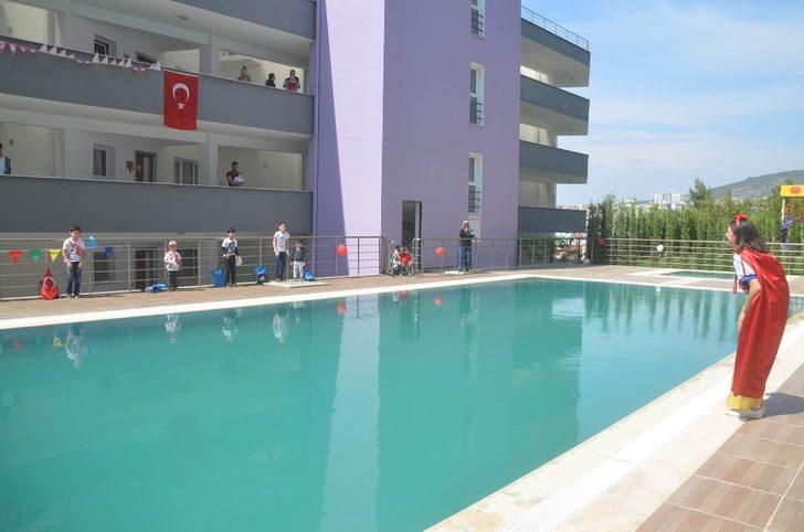 Kuşadalı çocuklara 23 Nisan sürprizi G4