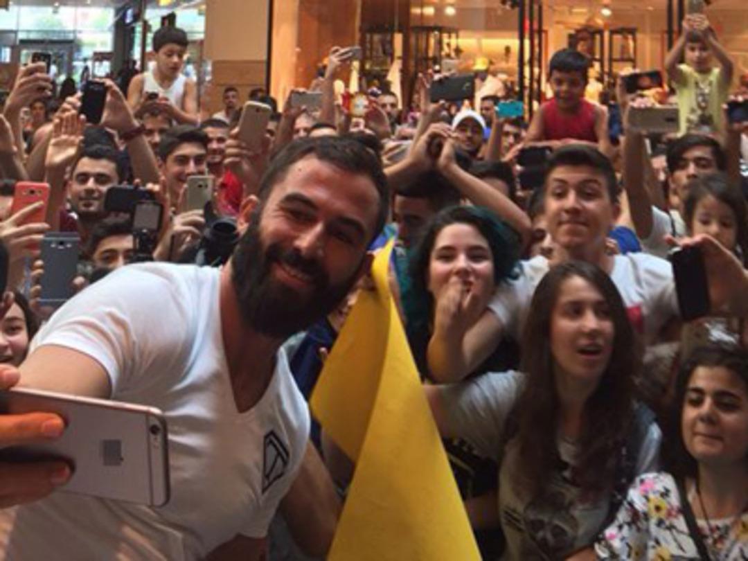 Survivor şampiyonu Turabi izdiham yarattı