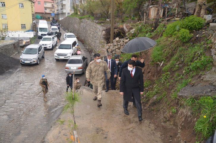 Beytüşşebap Kaymakamı Pendik şehit ve gazi çocuklarını ziyaret etti G4