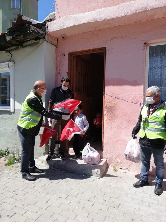 23 Nisan’da evine giderek doğum gününü kutladılar