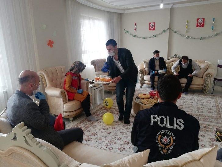 Şemdinli’de 23 Nisan’da doğan çocuklara sürpriz G1