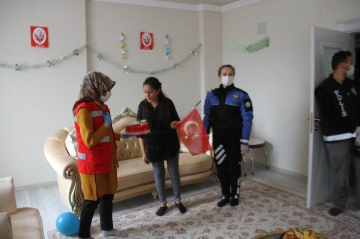 Şemdinli’de 23 Nisan’da doğan çocuklara sürpriz G4