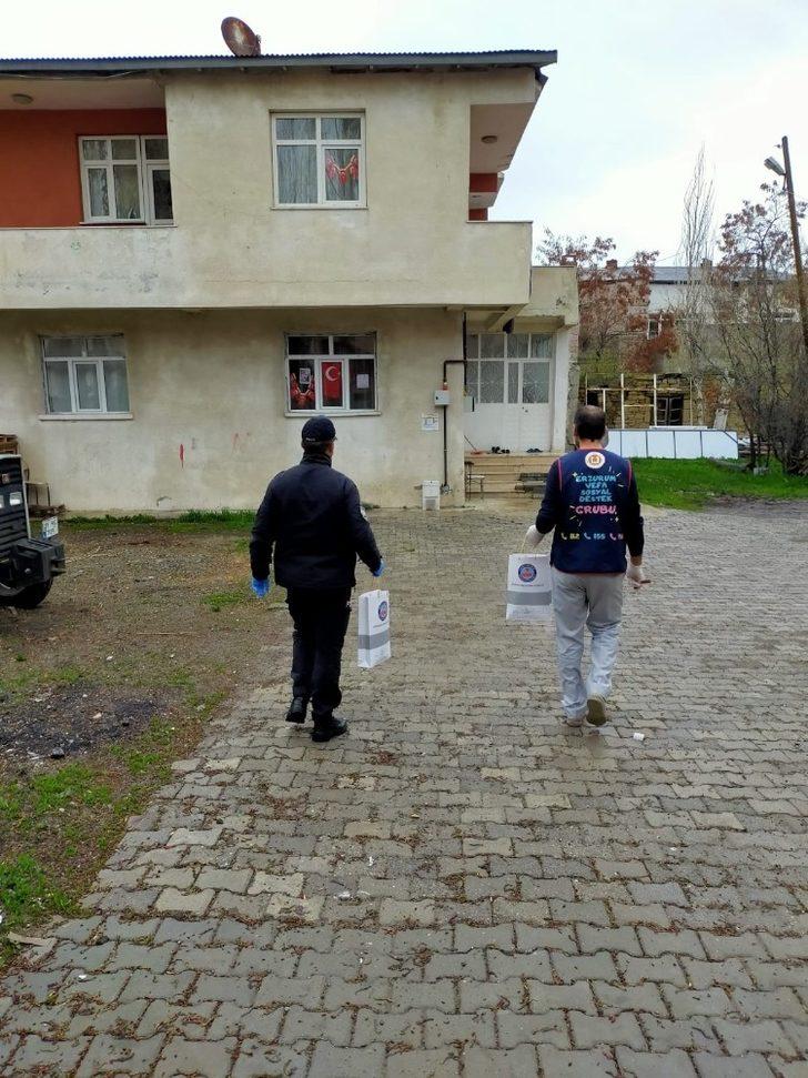 Horasan Kaymakamlığı Vefa Sosyal ekipleri 112 hattına düşen Oyuncak talebini geri çevirmedi G3