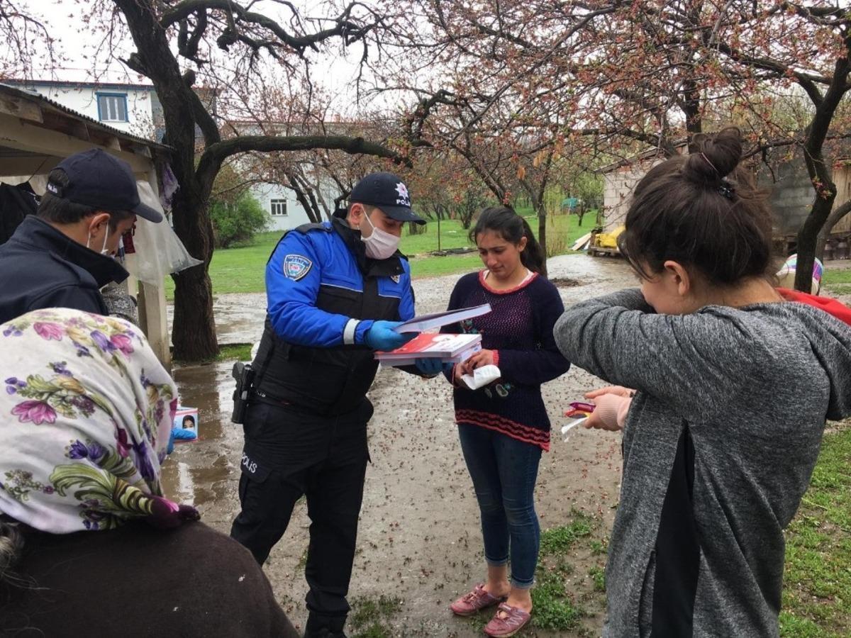 Polis amcalarından &ccedil;ocuklara 23 Nisan hediyesi