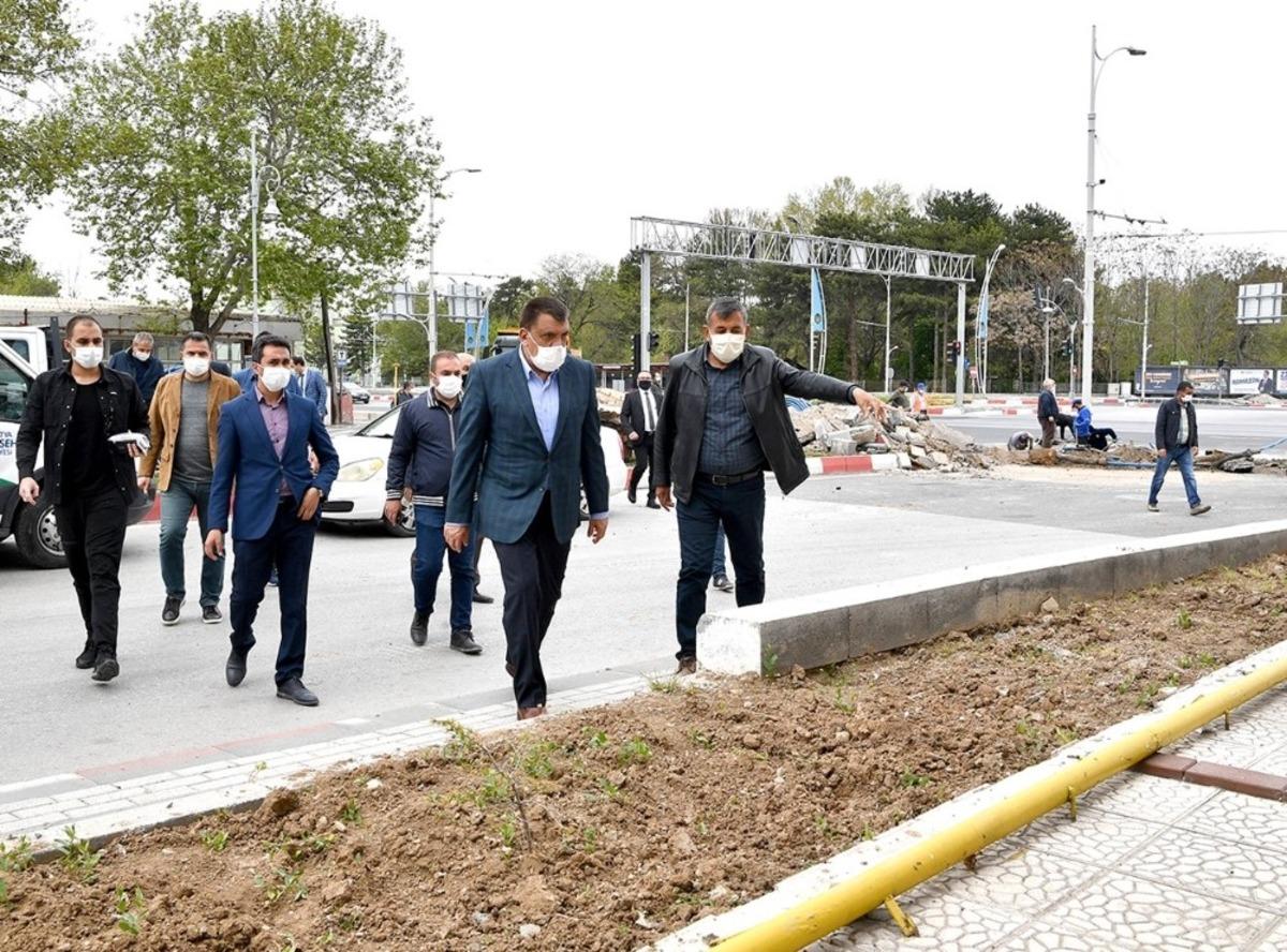 G&uuml;rkan yol yenileme &ccedil;alışmalarını inceledi