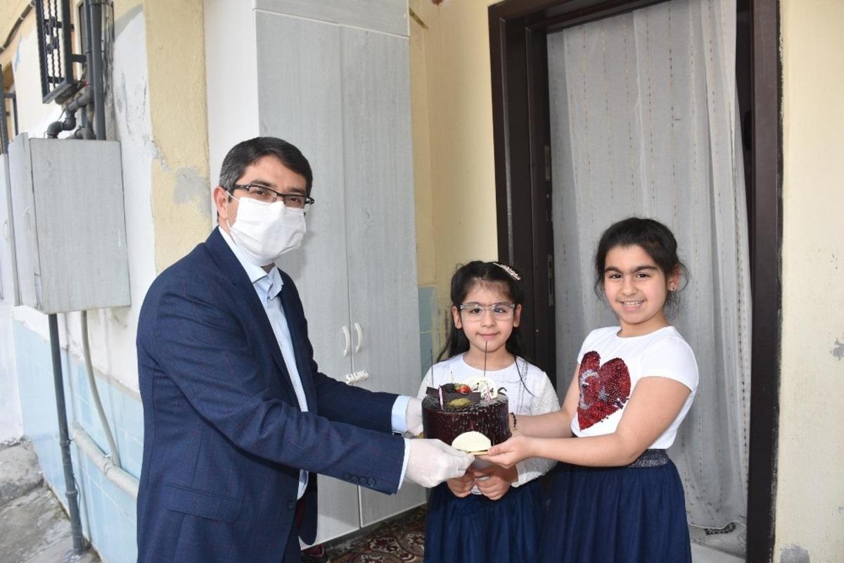 Başkan &Ccedil;elik&rsquo;ten 23 Nisan &ccedil;ocuğuna s&uuml;rpriz kutlama