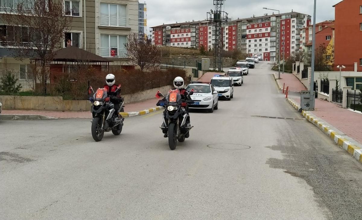 Emniyet ekipleri &ccedil;ocukların 23 Nisan coşkusuna ortak oldu