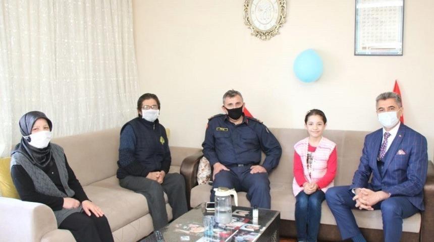 Kaymakan Yurt, &ccedil;ocukları evlerinde ziyaret etti