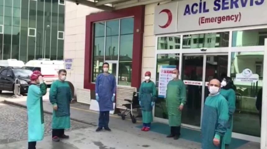 Sağlık &ccedil;alışanlarından İstiklal Marşı