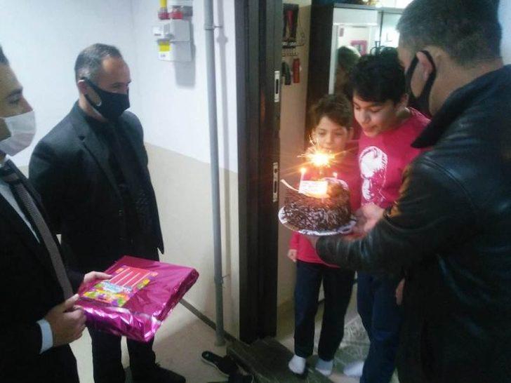 23 Nisan çocuklarına doğum günü sürprizi G4