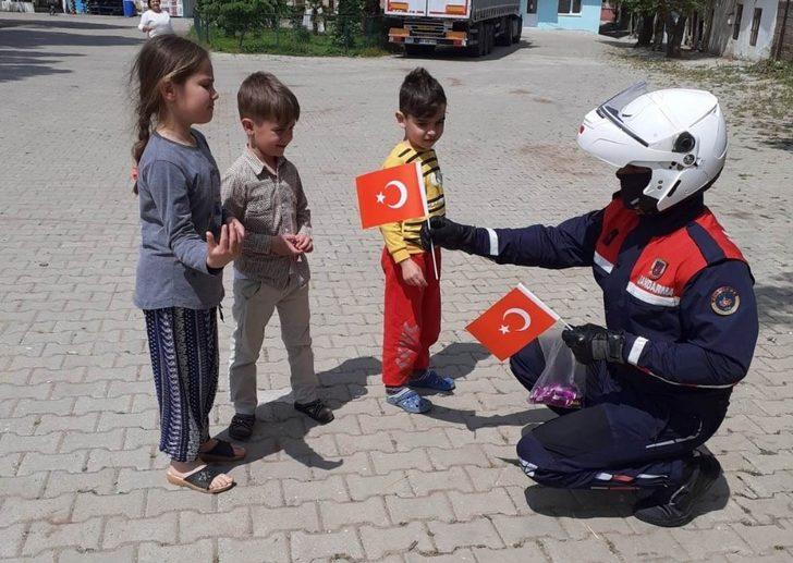 Jandarmadan bayraklı kutlama G4