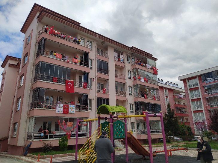 Vezirköprü’de 23 Nisan balkonlarda kutlandı G2